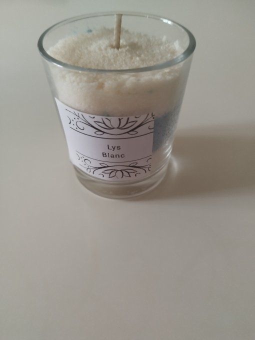 lys blanc 50 g 92 % de stéarite 7% parfum 1% colorant